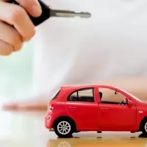 古い車は買い替えよう！公道を走れる小型特殊自動車の可能性を解説のサムネイル